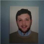 Ragazzo neolaureato offre lezioni di lingua Inglese online